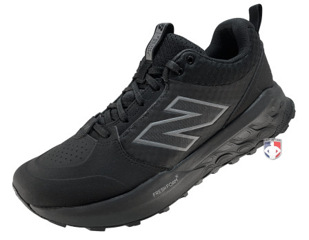 New Balance V4 All-Black Low-Cut Umpire Base Shoes