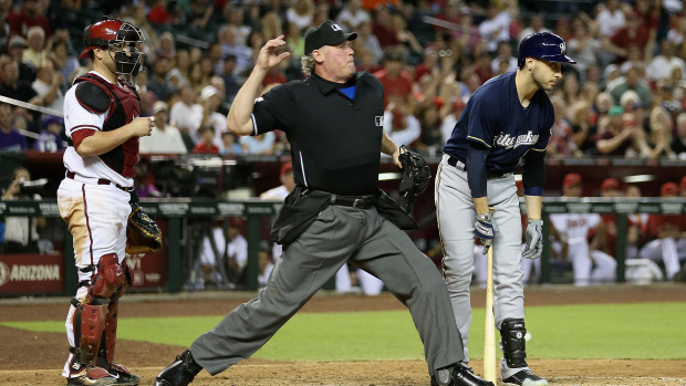 MLB Umpire Ted Barrett Uses Force3 Drylo Ball Bags